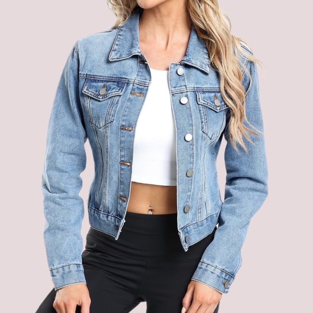 NWOT Andy & Natalie Classic Denim Jacket - Small